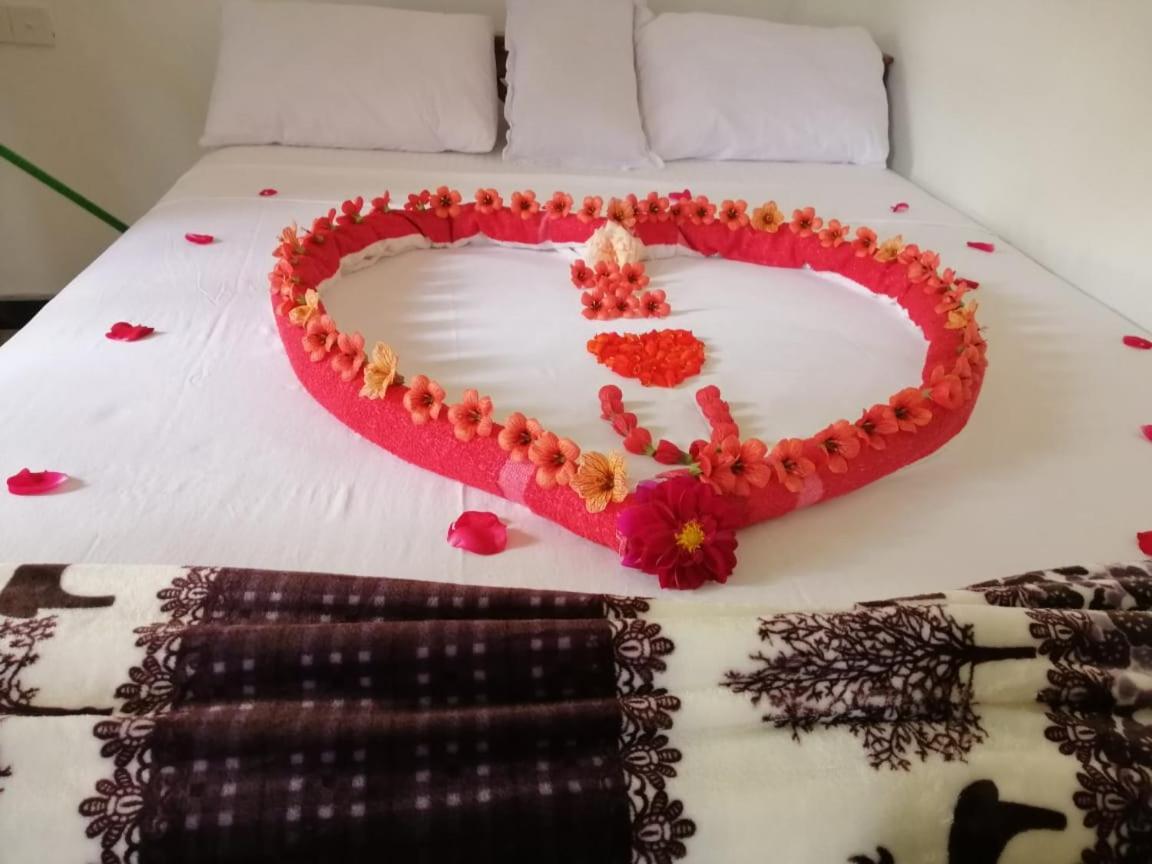 Lavendra Guset House Hotel Nallathanniya Luaran gambar