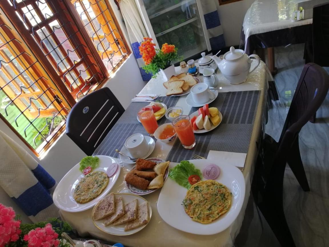 Lavendra Guset House Hotel Nallathanniya Luaran gambar