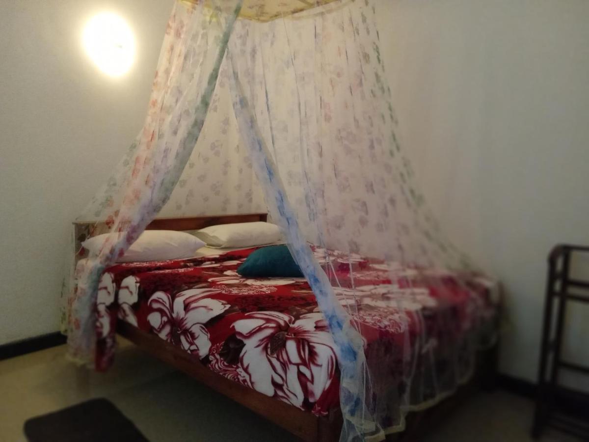 Lavendra Guset House Hotel Nallathanniya Luaran gambar