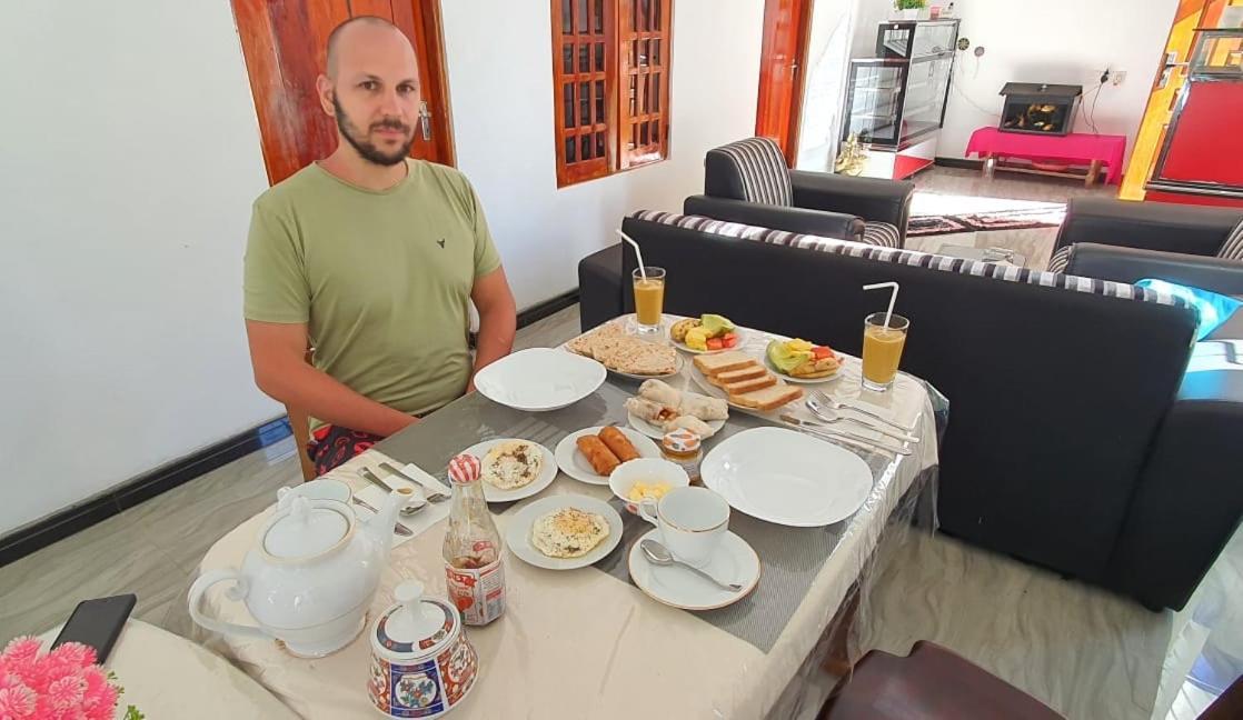 Lavendra Guset House Hotel Nallathanniya Luaran gambar