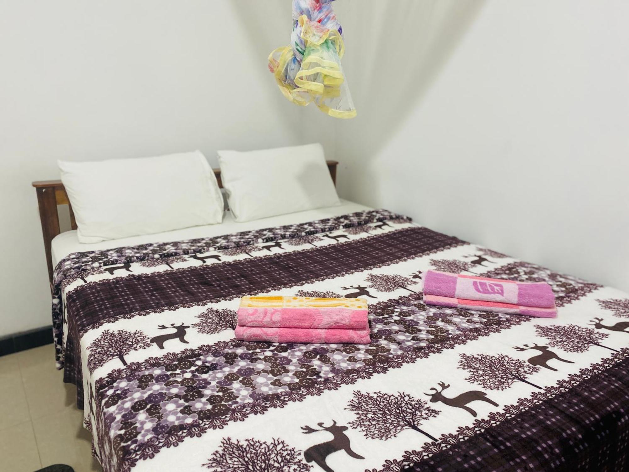 Lavendra Guset House Hotel Nallathanniya Luaran gambar