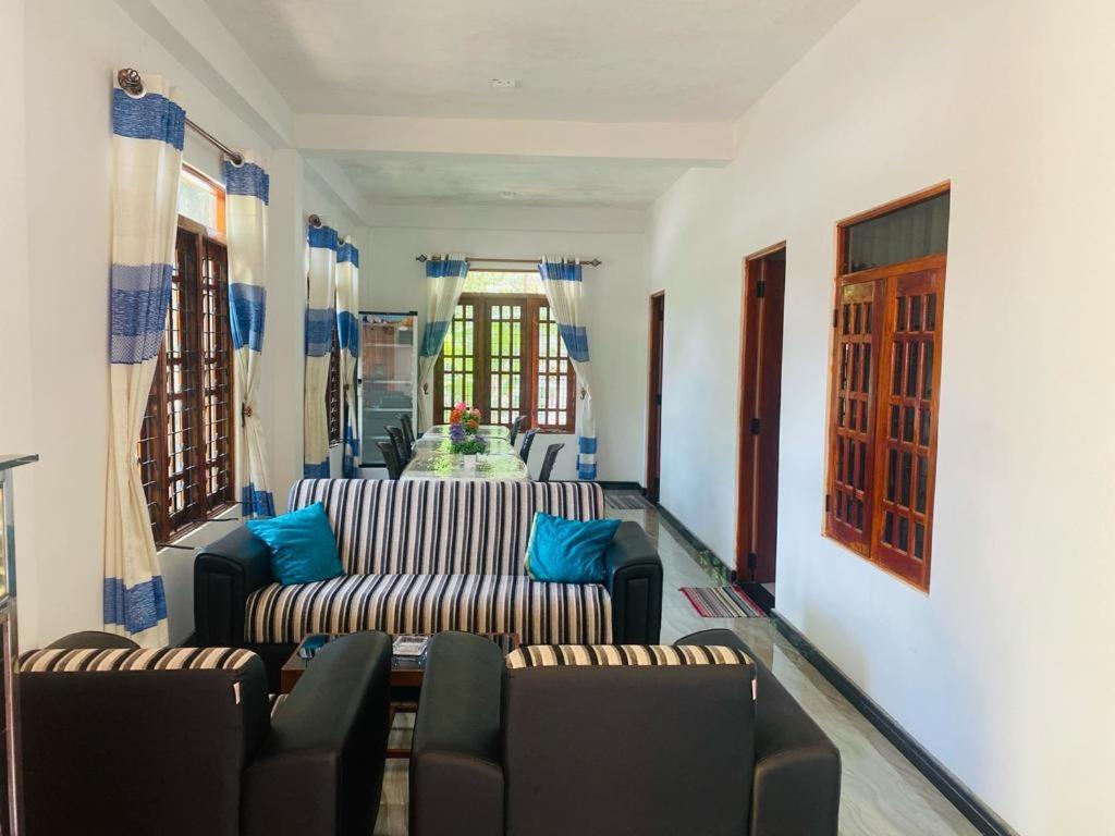 Lavendra Guset House Hotel Nallathanniya Luaran gambar