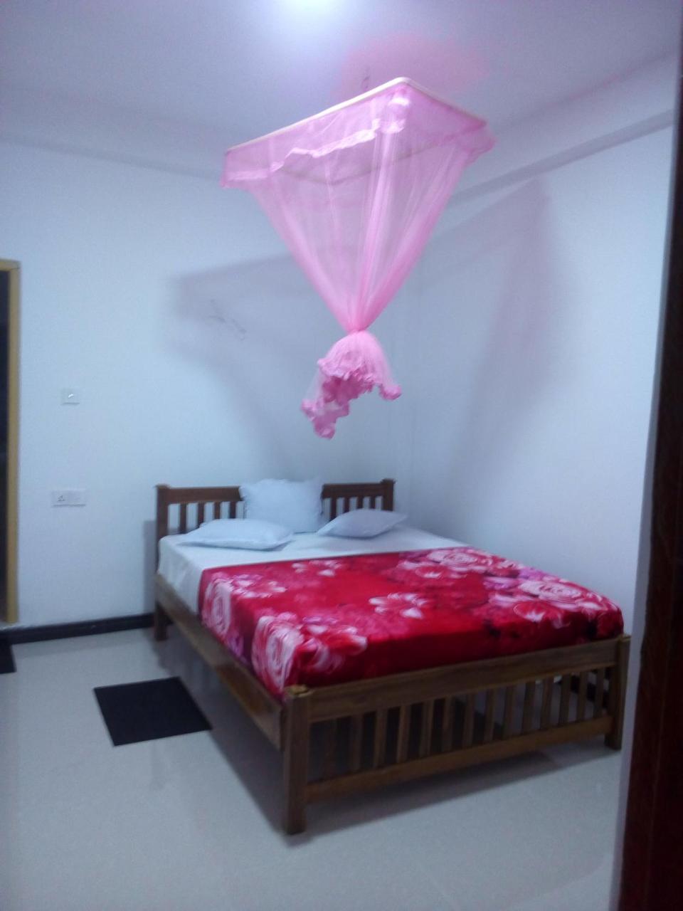 Lavendra Guset House Hotel Nallathanniya Luaran gambar