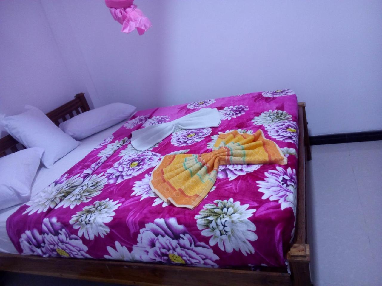 Lavendra Guset House Hotel Nallathanniya Luaran gambar